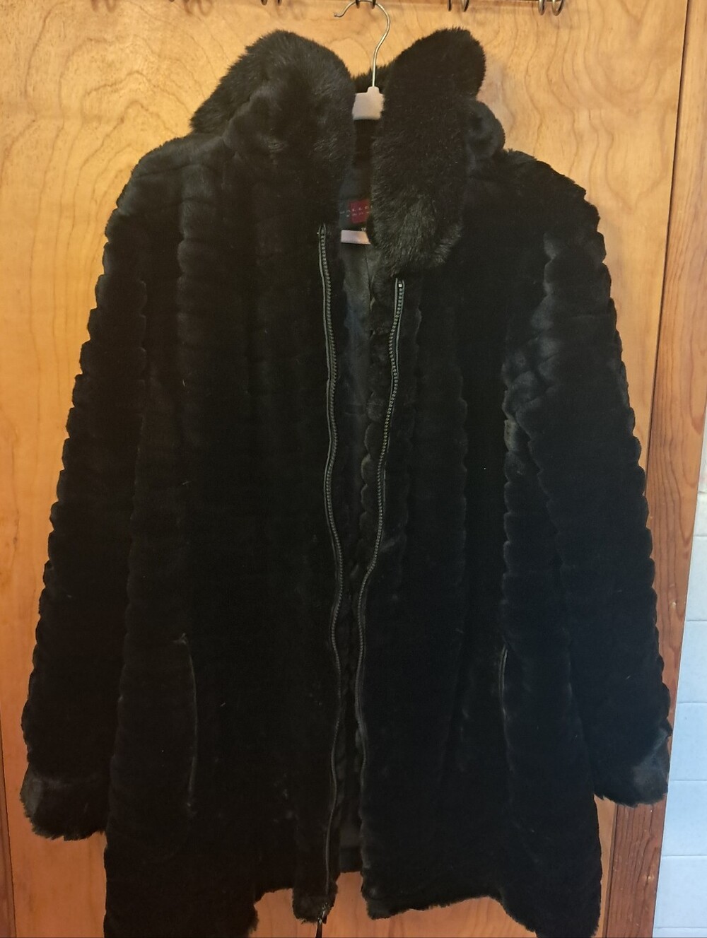 Gallery Women Black Faux Fur Coat